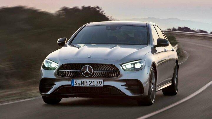<p>Alman Mercedes-Benz üreticisi Daimler de, 2039 yılına kadar içten yanmalı motorları kullanımdan kaldıracak.</p>