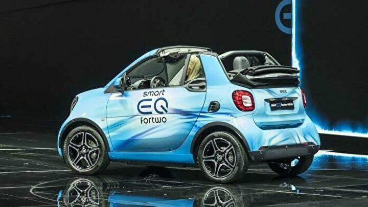 <p>Alman otomotiv devi Mercedes’in alt markası Smart da 2025 yılında benzinli otomobil üretimine son vereceğini ve tamamen elektrikli araçlara döneceğini açıkladı.</p>