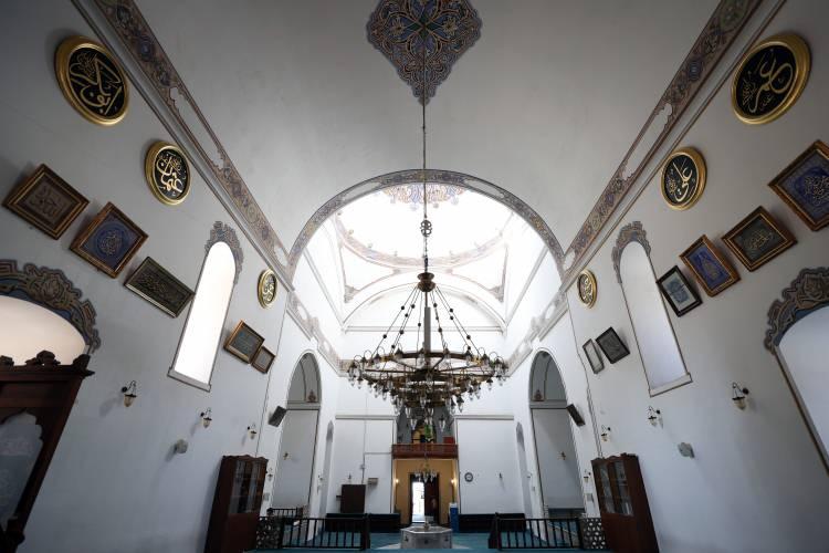 <p>Yaklaşık 27 yıllık saltanatı var ve hemen hemen 35-36 sefer içinde, savaşta bulunmuş. Bunların hepsini zaferle neticelendirmiş. Kendisinin 5 oğlu, 2 kızı var." ifadelerini kullandı.</p>
<p> </p>