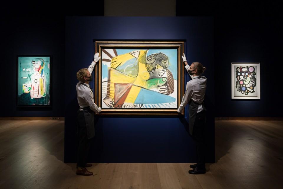 <p>Pablo Picasso (1881-1973) tarafından yapılmış, değeri 11,000,000 - 16,000,000 İngiliz Sterlini aralığında olan 'L'Etreinte' isimli tablosu</p>
