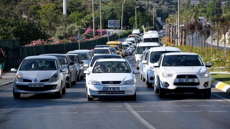 <p>Başta sosyal medya, kısa mesaj veya e-posta gibi mecralardan ulaşan konaklama tekliflerine ilk etapta şüpheyle yaklaşılması, bu tekliflerdeki kurumsal logo, işaret ve telefon numaralarının doğruluğunun sorgulanması, mağduriyet yaşanmaması açısından önem taşıyor.</p>
