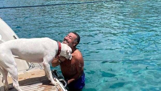 <p><strong>"Bodrum'da olduğum doğrudur! Sabahları erken kalktığım doğrudur! 14 kilo aldığım doğrudur! Yanımdaki güzel refakatçi Diva'nın benim değil, dostum Ediz'in olduğu doğrudur!</strong></p>
