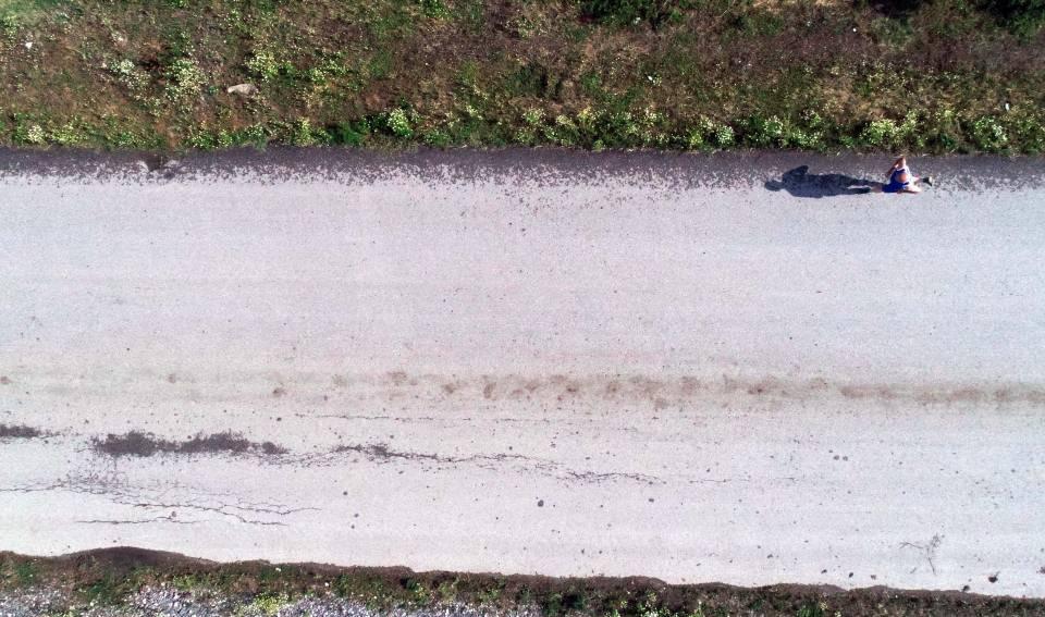 <div> Soyunma odasında kıyafetlerini değiştirdikten sonra işinin başına geçen Keçeci, mesai bitiminde evine yine koşarak ulaşıyor.</div>

<div> </div>

<div> </div>

