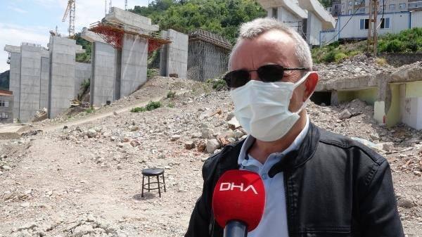 <p>‘YOL YAPMAK ÖYLE KOLAY DEĞİL’</p>
<p>Coğrafi şartlar yüzünden yol ağının sıkıntılı olduğunu söyleyen Yılmaz Özdemir, “Trabzon’da yol yapmak öyle kolay değil. Burada birçok yer istimlak edildi. Çok yer yıkıldı. Coğrafi şartları yüzünden yollar da biraz sıkıntılı oluyor. Yol yapılacak diye çok toz toprak yuttuk burada ama yol çalışması bittiğinde bu sıkıntılara değeceğine inanıyorum” ifadesini kullandı.</p>
