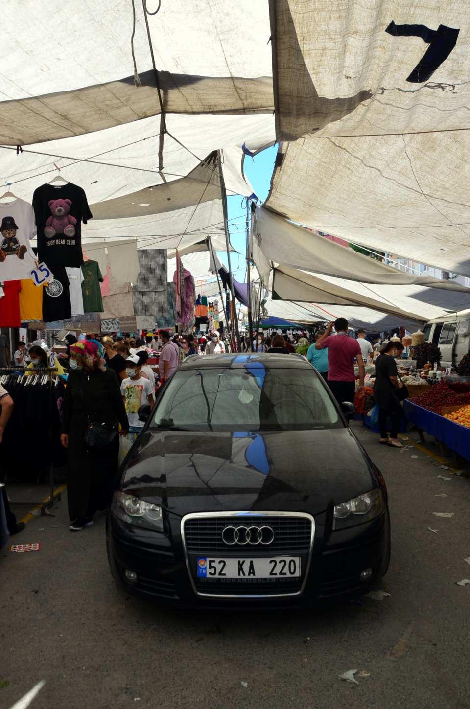 <p>Otomobillerden birinin sahibi kısa sürede bulunurken, Ordu plakalı otomobilin sahibi tüm aramalara rağmen bulunamadı. </p>