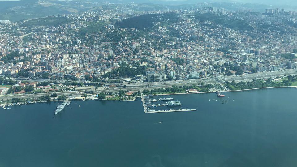 <p>Müsilajla ilgili gözlemlerini Kocaeli Büyükşehir Belediyesine bildirdiklerini kaydeden Boyacı, "Yaptığımız iş tamamen çevreyi koruma adına, duyarlı bir iş. Müsilaj eskisi kadar su yüzeyinde yer almıyor." dedi.</p>
<p> </p>
<p> </p>