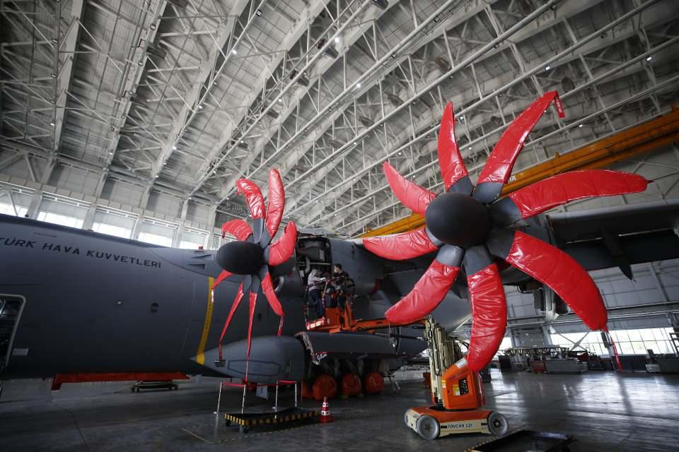 <p>Retrofit ile kalite standartlarında yüksek seviyeye çıktıklarını vurgulayan Taşan, Airbus ile çalışarak dünya standartları konusunda da önemli aşamalar kaydettiklerini dile getirdi.</p>
<p> </p>