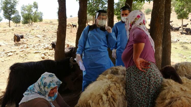 <p>İmkanı olmayan köylülerin ayaklarına kadar bu hizmeti götürüyoruz” ifadelerini kullandı.</p>

<p> </p>
