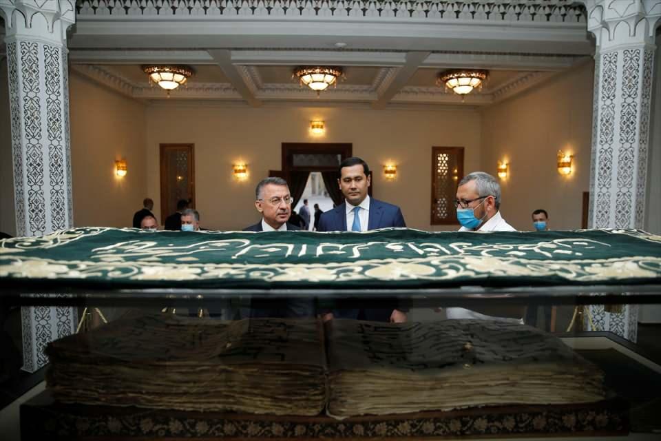 <p>Oktay, görüşmeden duyduğu memnuniyeti dile getirdi, ilgi ve sıcaklığı dolayısıyla Özbekistan Cumhurbaşkanı Mirziyoyev'e teşekkürlerini iletti.</p>

<p> </p>
