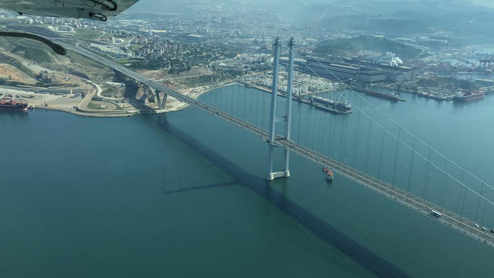 <p>Öte yandan, Marmara Denizi'ndeki müsilajla mücadele kapsamında 22 Haziran'da İzmit Körfezi ve Pendik açıklarındaki 5 farklı noktaya oksijen seviyesini artıracak cihazlar bırakıldı.</p>