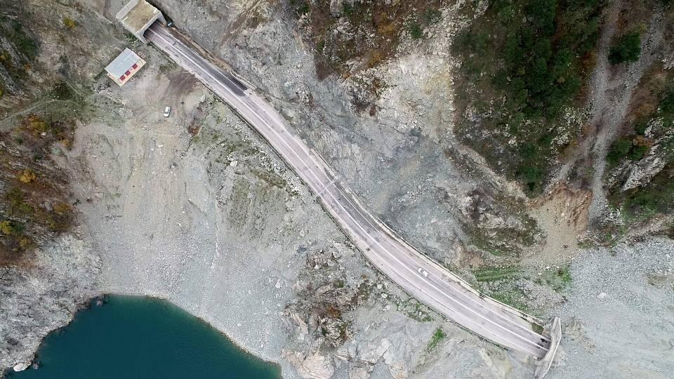 <p>Bu yollar, Artvin-Yusufeli ve Artvin-Erzurum yollarını bağlayacak. </p>
