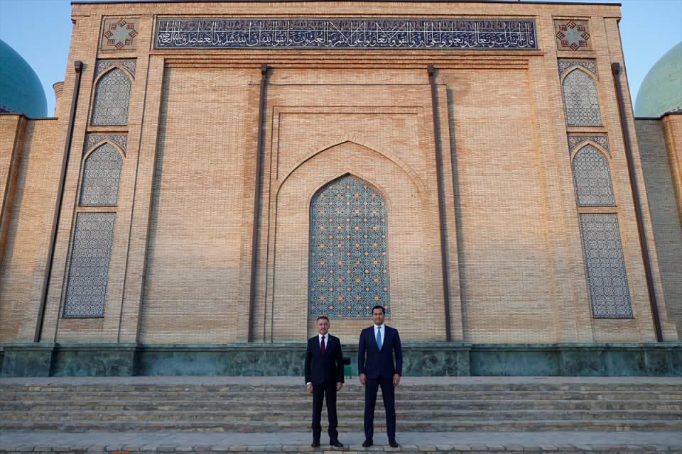 <p>Orada hedefler belirlenmişti. Bu hedefler bu söylediğim alanlardan 5 milyar dolarlık bir ticaret hacmine en kısa sürede ulaşılması hedefiydi. Biz de Karma Ekonomik Komisyonu vesilesiyle buradayız."</p>

<p> </p>
