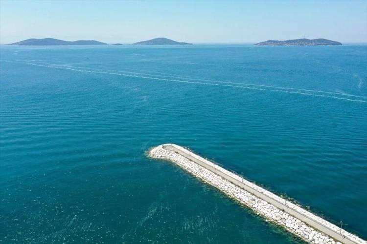 <p>Çevre ve Şehircilik Bakanlığınca Marmara Denizi Eylem Planı çerçevesinde başlatılan "Müsilaj Temizleme Seferberliği" kapsamında Anadolu Yakası sahillerinde yürütülen çalışmalar sürüyor.</p>

<p> </p>
