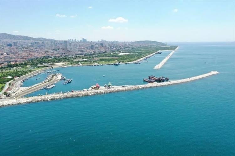 <p>İstanbul'da, <strong>Marmara Denizi</strong>'nde ortaya çıkan <strong>müsilaj</strong> (deniz salyası) temizleme çalışmaları devam ediyor.</p>

<p> </p>

