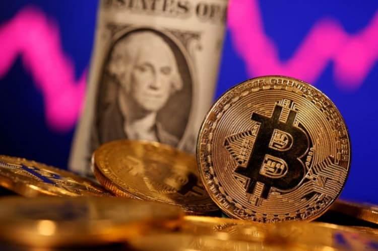 <p>Dogecoin'in fiyatı ise artış göstermedi. DOGE'un fiyatı yüzde 1.8 gerileyerek 25 cent oldu. Ripple ise yatırımcısını sevindirdi. XRP'nin fiyatı yüzde 3,8 artarak 67 cente çıktı. </p>