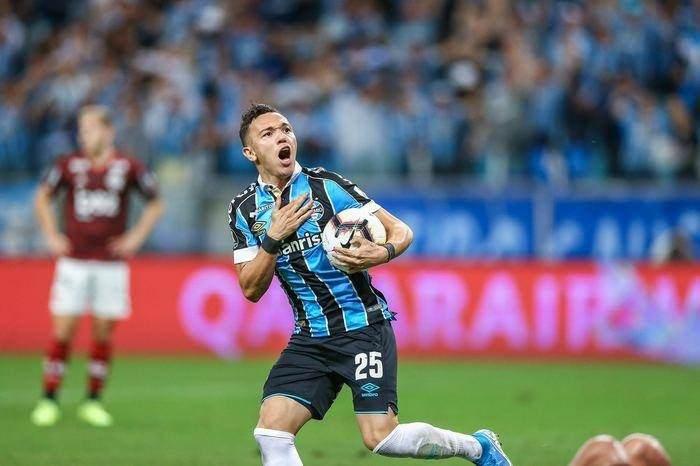<p>Pepe</p>
<p>Gremio -> Porto</p>
<p>Bonservis bedeli: 15 milyon Euro</p>