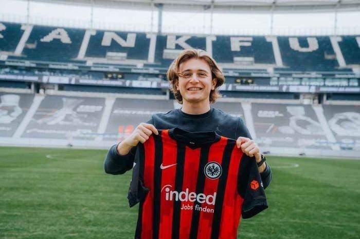 <p>Ali Akman</p>
<p>Bursaspor -> Eintracht Frankfurt</p>
<p>Bonservis bedeli: Bedelsiz</p>