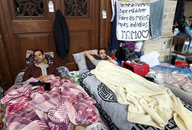 <p>Son 40 gündür ise açlık grevi yapan "kağıtsızlar", Belçika devletinin kendileri için yasal düzenleme yapmasını ve "kaçak" konumdan yasal konuma geçirmesini talep ediyor.</p>

<p> </p>
