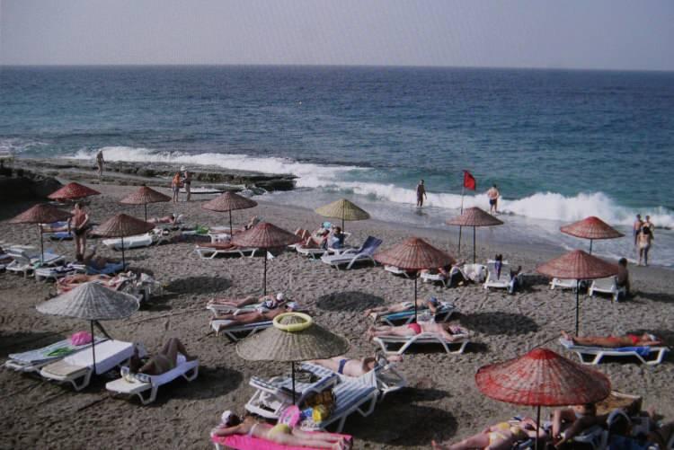 <p>Yalıtaşlarının bulundukları yerlerin farklı olmasının nedeni ise küresel ısınma ve tektonik hareketler olduğu belirlendi. Çalışmada ayrıca son 6 bin yıldan günümüze kadar yaklaşık 40 santimetre deniz seviyesinin yükseldiği de tespit edildi.</p>