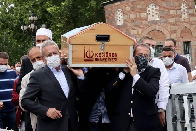 <p>Öğle namazını müteakip kılınan cenaze namazı sonrasında Havize Mukaddes Akman'ın cenazesi, Ankara Asri Mezarlığında toprağa verildi.</p>

<p> </p>
