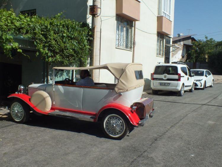 <p>Elazığ’da klasik araba tutkunu Alican Özen, 10 yıl önce Antalya’dan 1929 model bir araç aldı. A</p>
