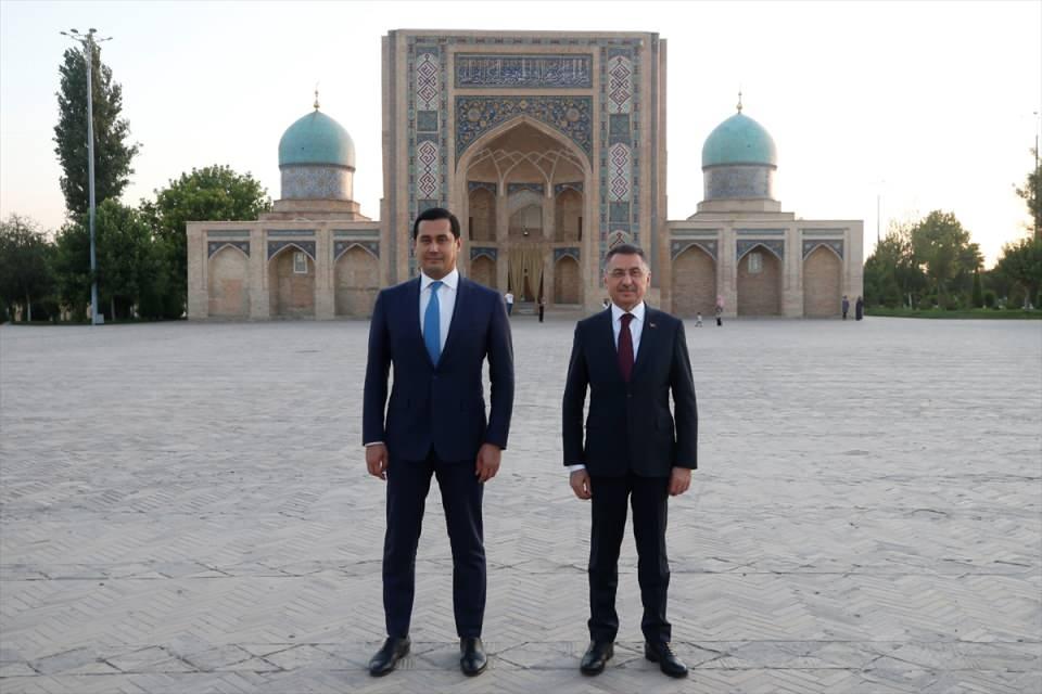 <p>Görüşmenin ardından basın açıklaması yapan Oktay, iki cumhurbaşkanının liderliğinde çok güçlü bir vizyonla iki kardeş devletin birlikte yürüdüğüne şahit olunduğunu söyledi.</p>
<p> </p>