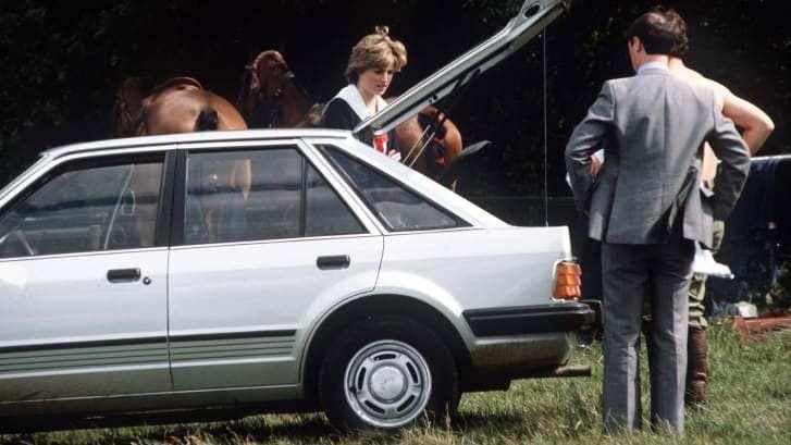 <p>1981 model gri Ford Escort'un 52 bin 640 sterlin (635 bin TL) bedelle Güney Amerika'da alıcı bulduğu belirtildi.</p>
