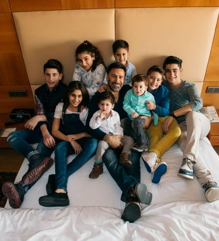 <p><span style="color:#B22222"><strong>Tek gayem evlatlarıma, sevdiklerime ve her şeyden &ouml;nce memleketime fayda sağlayabilmek. &Ccedil;ok ş&uuml;k&uuml;r her ge&ccedil;en g&uuml;n b&uuml;y&uuml;yen bir aileye sahibim" yanıtını verdi.</strong></span></p>
