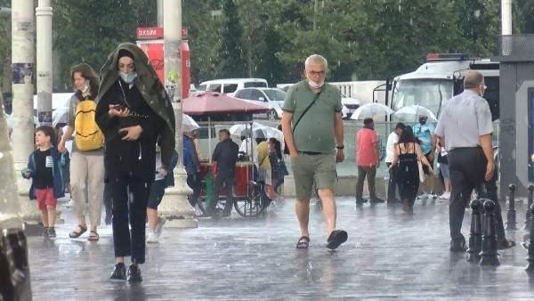<p>Bazıları ise sağa sola koşuşturarak yağmurdan kaçmaya çalıştı.</p>
