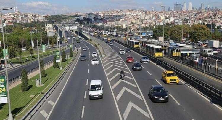 <p>Yani, sigorta şirketlerinin bu yılın Ocak-Mayıs, 5 aylık dönemde trafik fiyatlarını yüzde 5 artırmış olmaları gerekiyor. Peki, öyle mi?</p>