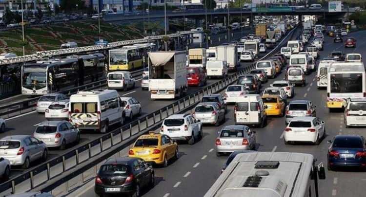 <p><strong>OTOMOBİLLERDE YÜZDE 4 DÜŞTÜ </strong></p>
<p>Tabi bu, ortalama fiyat. Araç gruplarına göre durum değişiyor. Örneğin, otomobillerde bu yılın Ocak ayında ortalama fiyat 629 lirayken, Mayıs ayında yüzde 4.4 düşerek, 602 liraya gerilemiş.</p>