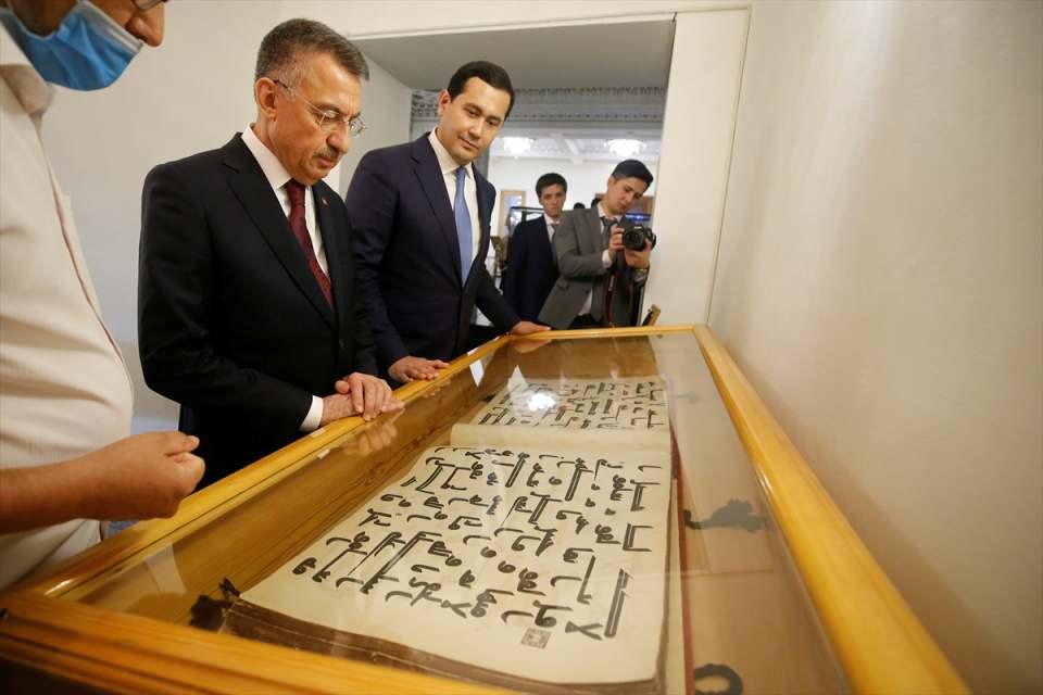 <p>Biz de biliyoruz ki o hedefe ulaşırsak her iki cumhurbaşkanımız da daha büyük hedefler verecektir. Onunla ilgili altyapı çalışmaları yapıyoruz. Sayın Cumhurbaşkanımızı ziyaretimizde de hem Karma Ekonomik Komisyon çerçevesinde yaptığımız faaliyetleri kendilerine arz ettik, yaptığımız çalışmaları ifade ettik hem de yine diğer alanlar ile ilgili, eğitim, kültür ve askeri konularda ve bölgesel konular ile ilgili görüş alışverişinde bulunduk. Değerli görüşlerini aldık. Cumhurbaşkanımızın selamlarını, muhabbetlerini Sayın Cumhurbaşkanının şahıslarında hem kendilerine hem de tüm Özbek halkına iletmiş olduk. Son derece samimi ve önemli görüşme geçti. "</p>

<p> </p>
