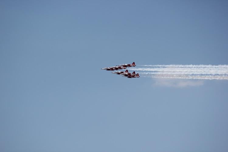 <p>Türkiye’nin pilotlarının ve hava üslerinin bu kadar başarılı olması bizi çok gururlandırıyor” dedi.</p>
