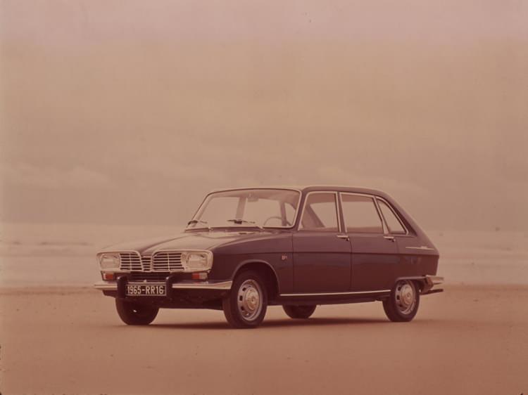 <p><span style="color:inherit">1965 Renault 16</span></p>

<p> </p>
