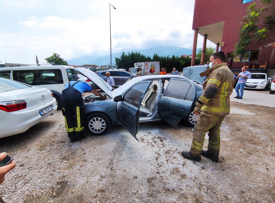 <p> Bankadan parayı çektim. Aracı üzerime almak için notere gittik. Satış işlemleri yaptığımız esnada araç birden alev almış. </p>
