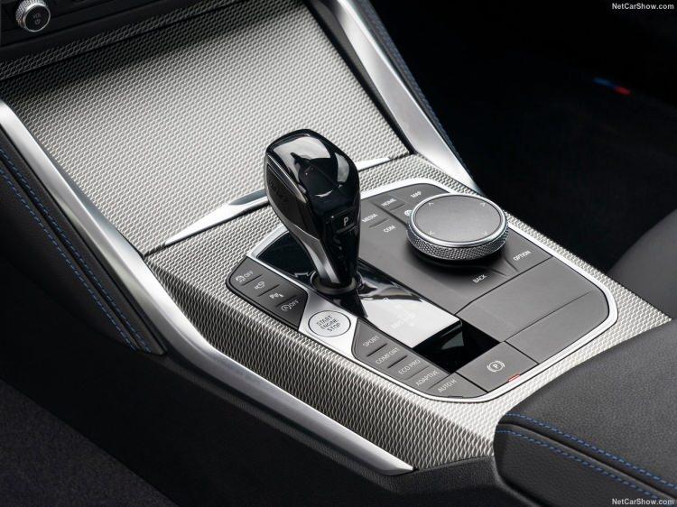 <p>Alman otomotiv devi BMW'nin merakla beklenen 2 serisinin Coupe versiyonu resmen tanıtıldı. BMW 2 Serisi Coupe özellikle arka tasarımıyla dikkat çekti.</p>
