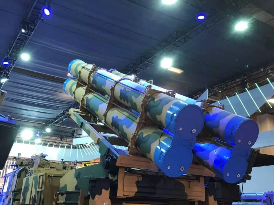 <p>Geliştirilen füze, Kasırga benzeri 300 mm/302 mm roket/füze fırlatma yeteneğine sahip sistemlerden de atılabilmektedir.”</p>

<p>Türk Kara Kuvvetleri Komutanlığı tarafından aktif olarak kullanılan ve teslimatları devam eden TRG-300 KAPLAN Füzesi, iki farklı konfigürasyonda üretilmektedir. Bu konfigürasyonların özellikleri ise şu şekildedir:</p>

