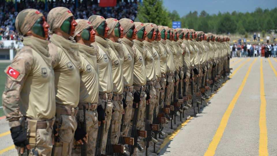 <p>Jandarma teşkilatımız istihbarat birlikleri ile koordineli bir şekilde, kahraman polisimiz, askerimizle koruyucularımızla birlikte terörle mücadeleye amansız bir şekilde devam edecek.</p>
