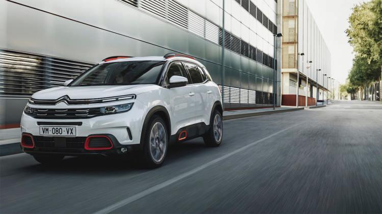 <p><strong>CİTROEN</strong></p>

<p>Citroen, Temmuz ayında sıfır faize varan avantajlı krediler ve indirimli nakit alım kampanyasında;</p>

<p>Citroen C5 Aircross SUV model ailesi, <strong>90 bin TL</strong> için <strong>12 ay</strong> yüzde 0 faizli kredi imkânıyla veya <strong>10 bin TL</strong>’lik indirimle <strong>406 bin TL</strong>’den başlayan fiyatlarla sunuluyor.</p>

<p> </p>
