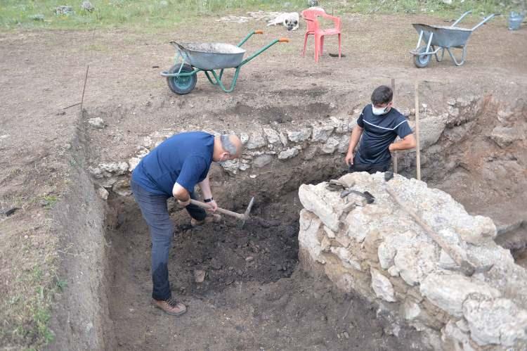 <p>Karabük'ün Eskipazar ilçesindeki Hadrianaupolis Antik Kenti'nde bu yıl 45 kişilik ekiple yürütülen kazı çalışmaları aralık ayına kadar sürecek</p>
