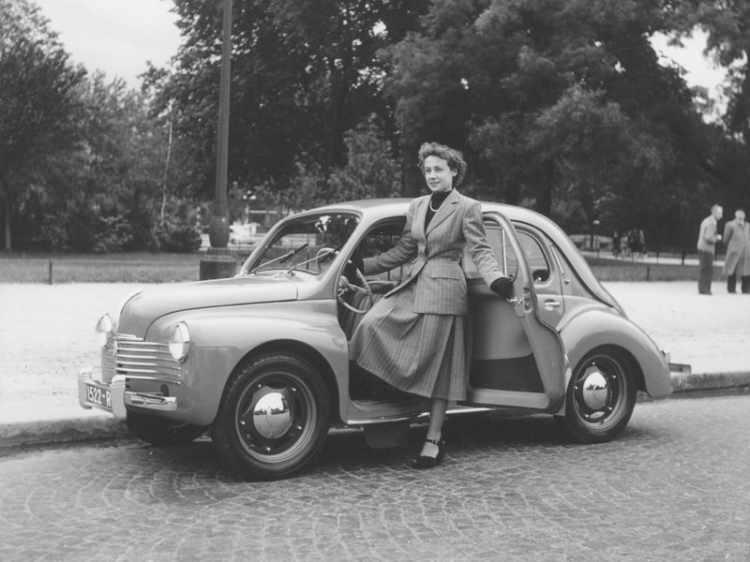 <p>Türkiye'de en çok satan Fransız otomobil markası Renault, bugünlere nasıl geldi? İşte Renault’un geçmişten günümüze uzanan hikayesi...</p>

<p><span style="color:inherit">1948 Renault 4 CV</span></p>

<p> </p>

