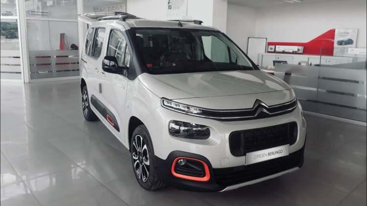 <p>Citroen Berlingo Kombi ise <strong>40 bin TL</strong> için <strong>12 ay</strong> yüzde 0 faizli kredi ya da <strong>213 bin TL</strong>’den başlayan avantajlı nakit alım seçenekleriyle sahiplerini bekliyor.</p>
