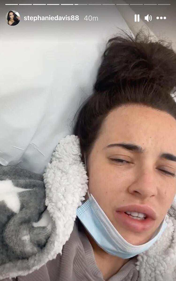 <p><span style="color:#000000"><strong>Hollyoaks dizisi ile üne kovuşan Davis ambulansla hastaneye kaldırıldı. Astım hastası olan oyuncu yaşadıklarını Instagram üzerinden yaptığı paylaşımlar ile açıkladı.</strong></span></p>
<p> </p>