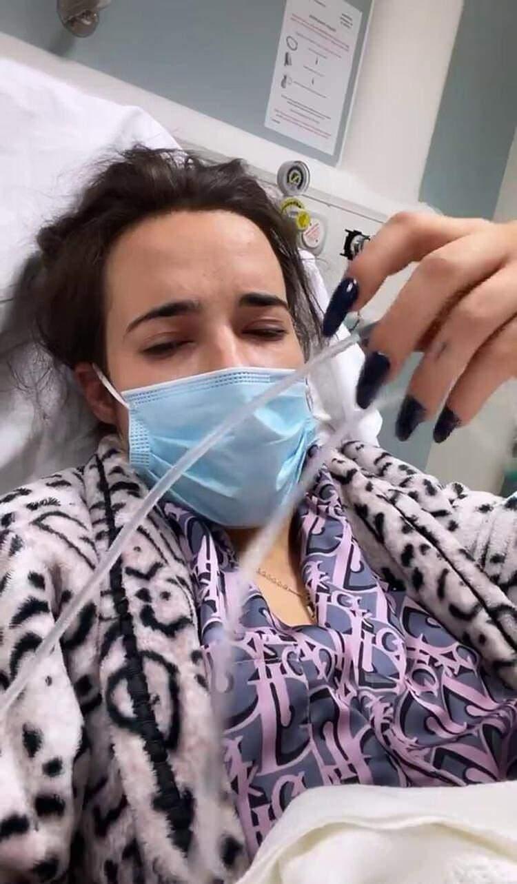 <p><span style="color:#000000"><strong>Pek çok kullanıcı ünlü ismin aşı olmamasını eleştirirken beklenen açıklama menejerinden geldi. Menejeri Davis'in Anafilaksi nedeniyle bugüne kadar aşı olmadığını duyurdu.</strong></span></p>