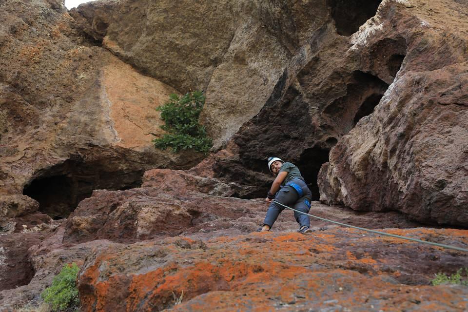 <p>Mağaraları ilk kez görme fırsatı bulan Mahir Zoroğlan da gördüğü manzaraya hayran kaldığını aktardı.</p>

<p>"İyi tanıtılırsa turizme kazandırılacak bir yer." diyen Zoroğlan, mağaraları ve manzarayı çok beğendiğini belirtti.</p>

<p> </p>
