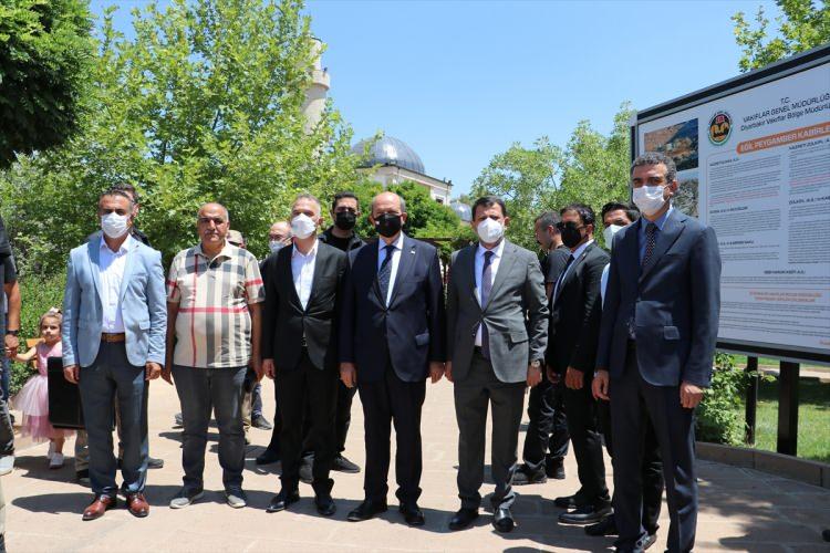 <p>Tatar, Kıbrıs'taki halkların hukukunun sonuna kadar korunacağını ve bu şekilde mücadelenin sürdürüleceğini belirterek, Türkiye'nin Kıbrıs'ta sağladığı güvenliğin ve kendilerine verdiği desteğin önemine dikkati çekti.</p>
<p> </p>