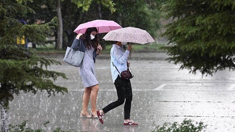 <p><strong>VALİLİKTEN AÇIKLAMA </strong></p>
<p>Ankara Valiliği, vatandaşları ani sel, su baskını, yağış anında kuvvetli rüzgar, ulaşımda aksamalar gibi olumsuzluklara karşı dikkatli ve tedbirli olunması konusunda uyardı.</p>