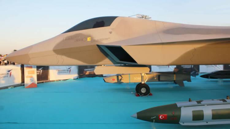 <p>Şahin’in anlatımına göre 2029 yılında Blok-1 konfigürasyonu ortaya çıkacak. Blok-1 konfigürasyonundaki 10 uçak 2033 yılı sonuna kadar Türk Hava Kuvvetleri Komutanlığına teslim edilecek. MMU programı kapsamındaki diğer blokların geliştirme ve üretim faaliyetleri ise 2033 yılından itibaren devam edecek.</p>