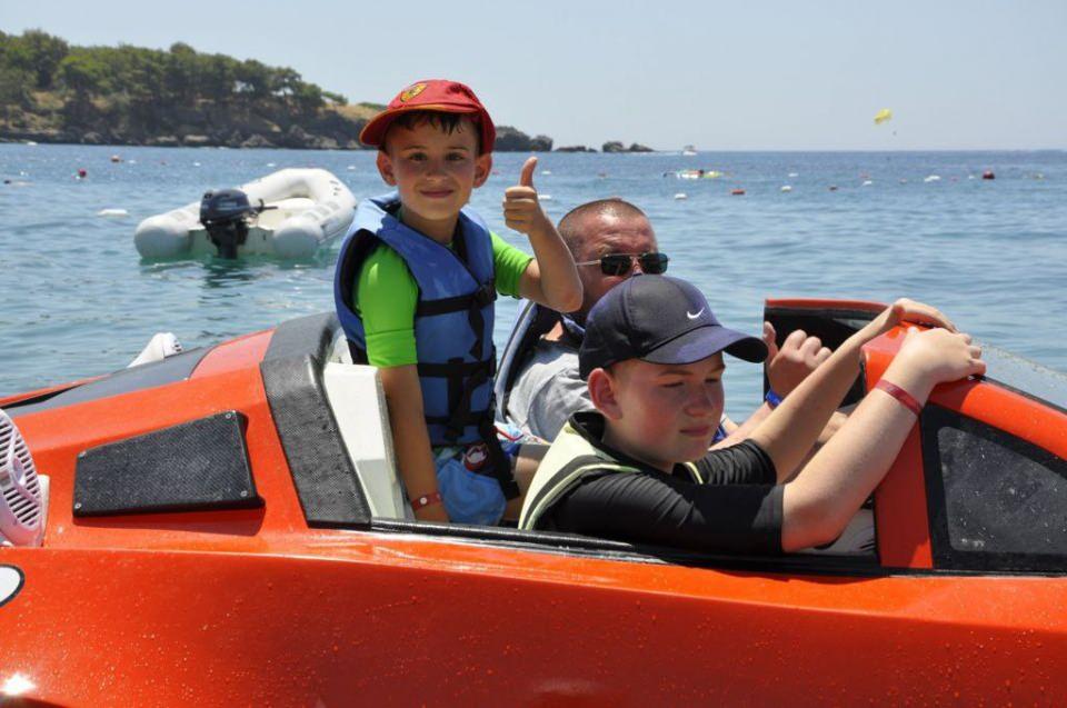 <p>Bugüne kadar 28 "Jetcar" ürettiklerini ve bunların çoğunu yurt dışına sattıklarını anlatan İşler, araçlarının şu an Mısır, Avrupa ülkeleri ve Rusya sahillerinde kullanıldığını ifade etti.</p>

<p> </p>
