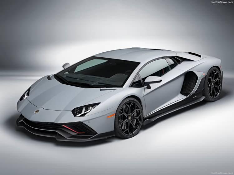 <p><strong>600 ADET ÜRETİLECEK</strong></p>

<p><strong>Aventador LP780-4 Ultimae</strong> modelinden yalnızca 600 adet üretilecek ve bunlardan 350'si coupe, 250'siyse roadster olacak.</p>
